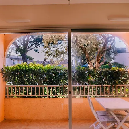 Eden Azur - Hoteliere جولْف جو